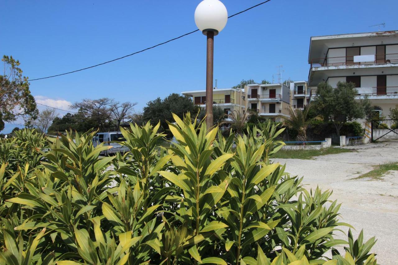 Kariani Beach Apartment Karianí Exterior foto